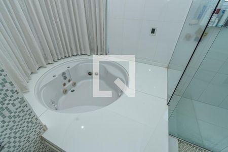 Casa de condomínio à venda com 338m², 3 quartos e 5 vagas Casa de condomínio à venda com 338m², 3 quartos e 5 vagasBanheiro da Suíte 3