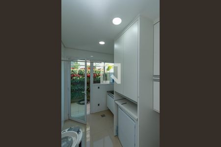 Casa de condomínio à venda com 338m², 3 quartos e 5 vagas Casa de condomínio à venda com 338m², 3 quartos e 5 vagasÁrea de Serviço