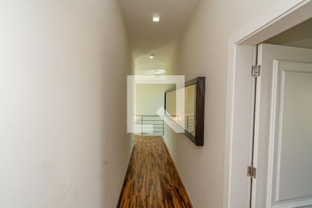 Casa de condomínio à venda com 338m², 3 quartos e 5 vagas Casa de condomínio à venda com 338m², 3 quartos e 5 vagasCorredor