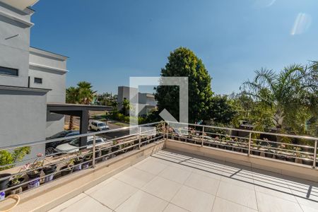 Casa de condomínio à venda com 338m², 3 quartos e 5 vagas Casa de condomínio à venda com 338m², 3 quartos e 5 vagasVaranda Suite 1