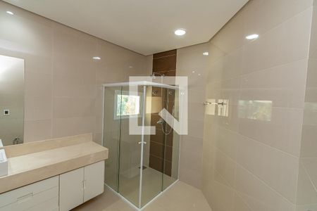 Casa de condomínio à venda com 338m², 3 quartos e 5 vagas Casa de condomínio à venda com 338m², 3 quartos e 5 vagasBanheiro da Suíte 1