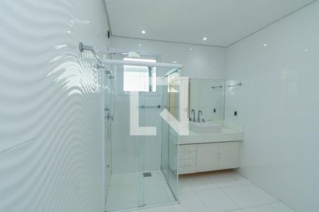 Casa de condomínio à venda com 338m², 3 quartos e 5 vagas Casa de condomínio à venda com 338m², 3 quartos e 5 vagasBanheiro Suite 2