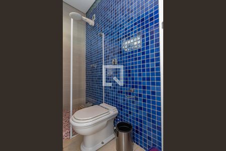 Casa de condomínio à venda com 338m², 3 quartos e 5 vagas Casa de condomínio à venda com 338m², 3 quartos e 5 vagasBanheiro Externo