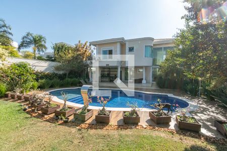 Casa de condomínio à venda com 338m², 3 quartos e 5 vagas Casa de condomínio à venda com 338m², 3 quartos e 5 vagasQuintal