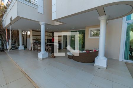 Casa de condomínio à venda com 338m², 3 quartos e 5 vagas Casa de condomínio à venda com 338m², 3 quartos e 5 vagasQuintal