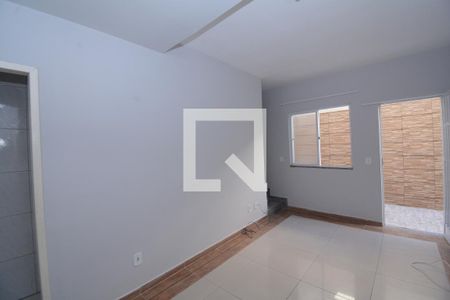 Sala de casa para alugar com 2 quartos, 90m² em Vila Kosmos, Rio de Janeiro