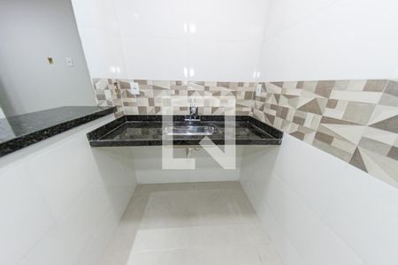 Sala/Cozinha de apartamento para alugar com 1 quarto, 30m² em Marechal Hermes, Rio de Janeiro