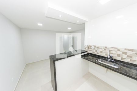 Sala/Cozinha de apartamento para alugar com 1 quarto, 30m² em Marechal Hermes, Rio de Janeiro