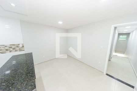 Sala/Cozinha de apartamento para alugar com 1 quarto, 30m² em Marechal Hermes, Rio de Janeiro