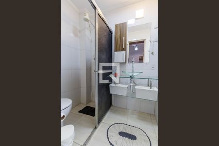 Banheiro de kitnet/studio para alugar com 0 quarto, 30m² em Guilhermina, Praia Grande