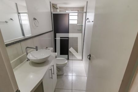 Banheiro de apartamento à venda com 2 quartos, 60m² em Vila Suzana, São Paulo