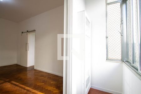 Sala e varanda de apartamento para alugar com 2 quartos, 70m² em Copacabana, Rio de Janeiro