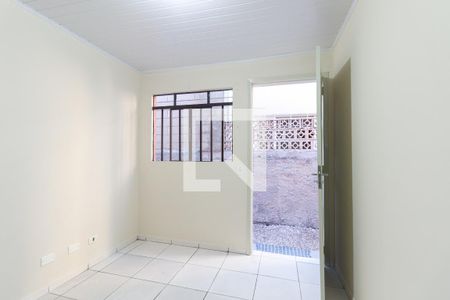 Sala de casa para alugar com 2 quartos, 37m² em Sítio Cercado, Curitiba