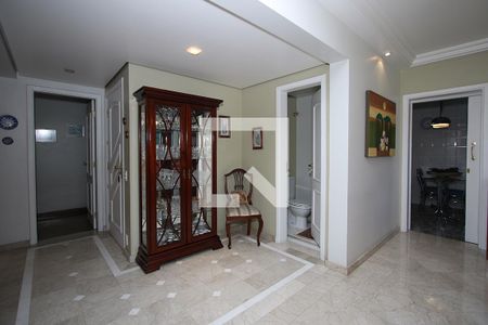 Hall de Entrada de apartamento à venda com 4 quartos, 200m² em Sumaré, São Paulo