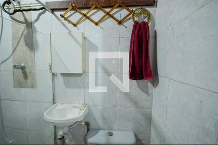 Banheiro de kitnet/studio para alugar com 1 quarto, 25m² em Tijuca, Rio de Janeiro