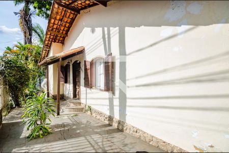 Casa à venda com 1000m², 3 quartos e 5 vagas Casa à venda com 1000m², 3 quartos e 5 vagasEntrada