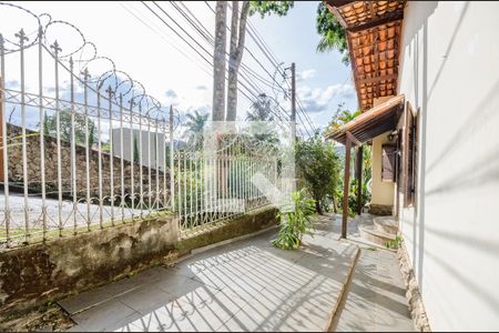 Casa à venda com 1000m², 3 quartos e 5 vagas Casa à venda com 1000m², 3 quartos e 5 vagasEntrada