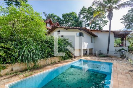 Casa à venda com 1000m², 3 quartos e 5 vagas Casa à venda com 1000m², 3 quartos e 5 vagasPiscina