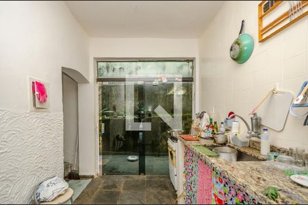 Casa à venda com 1000m², 3 quartos e 5 vagas Casa à venda com 1000m², 3 quartos e 5 vagasCozinha