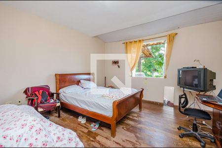 Casa à venda com 1000m², 3 quartos e 5 vagas Casa à venda com 1000m², 3 quartos e 5 vagasSuíte