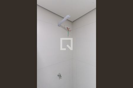 Banheiro de kitnet/studio para alugar com 1 quarto, 24m² em Vila Mazzei, São Paulo