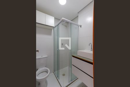 Banheiro de kitnet/studio para alugar com 1 quarto, 24m² em Vila Mazzei, São Paulo