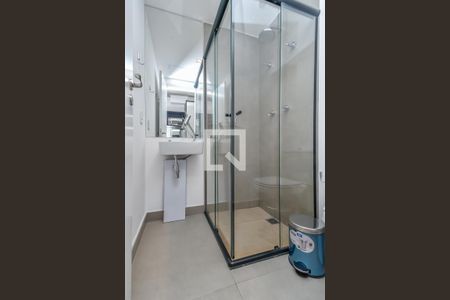 Banheiro de kitnet/studio para alugar com 1 quarto, 17m² em Bela Vista, São Paulo