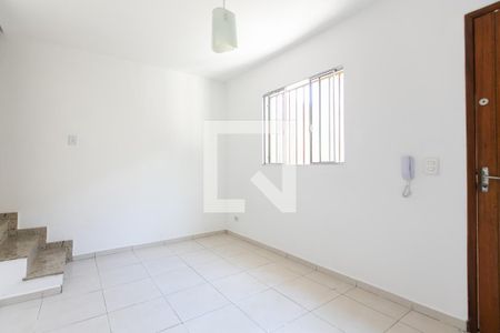 Sala de casa de condomínio para alugar com 2 quartos, 60m² em Itaquera, São Paulo