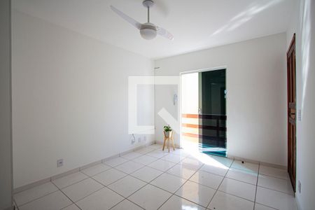 Sala de apartamento para alugar com 2 quartos, 69m² em Colubandê, São Gonçalo