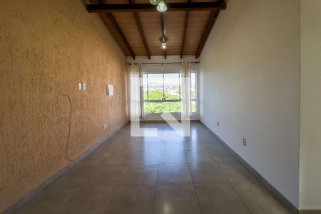 Sala íntima de casa à venda com 3 quartos, 200m² em Cristal, Porto Alegre