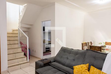 Sala de casa para alugar com 3 quartos, 120m² em Nacional, Contagem