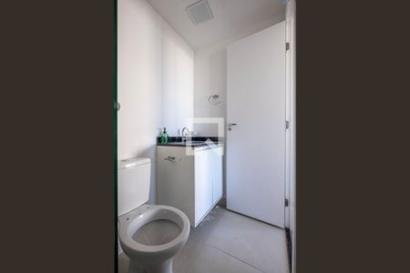 Banheiro de kitnet/studio para alugar com 1 quarto, 25m² em Pinheiros, São Paulo