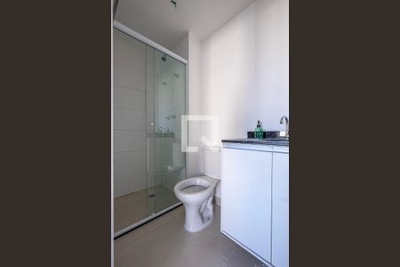 Banheiro de kitnet/studio para alugar com 1 quarto, 25m² em Pinheiros, São Paulo