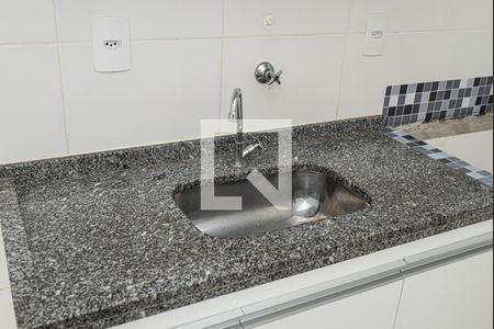 Sala e cozinha de apartamento para alugar com 1 quarto, 28m² em Freguesia do Ó, São Paulo