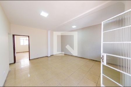 Casa para alugar com 290m², 3 quartos e 3 vagasSala