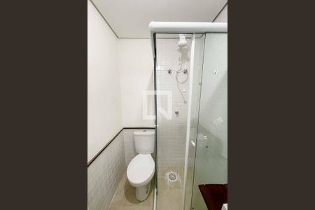 Banheiro de kitnet/studio para alugar com 1 quarto, 15m² em Santana, São Paulo