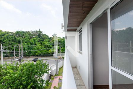 Sala de apartamento para alugar com 3 quartos, 67m² em Maria Paula, Niterói
