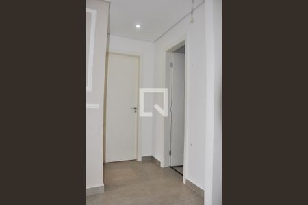 Corredor / Quartos de apartamento para alugar com 2 quartos, 35m² em Vila Isolina Mazzei, São Paulo