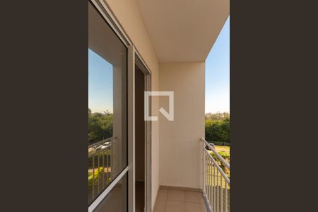 Sacada da Sala de apartamento para alugar com 3 quartos, 58m² em Vila Marieta, Campinas