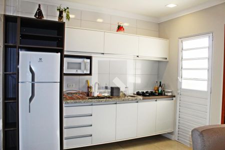 Cozinha de apartamento para alugar com 1 quarto, 38m² em Vila Carmosina, São Paulo