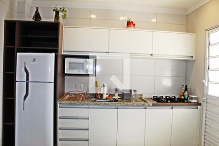 Cozinha de apartamento para alugar com 1 quarto, 38m² em Vila Carmosina, São Paulo