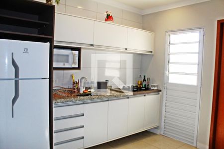 Cozinha de apartamento para alugar com 1 quarto, 38m² em Vila Carmosina, São Paulo