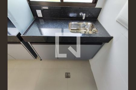 Cozinha de apartamento para alugar com 2 quartos, 66m² em São Lucas, Belo Horizonte