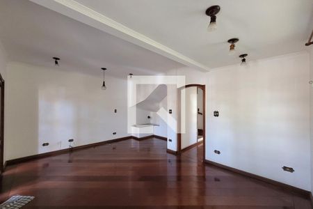 Casa à venda com 132m², 4 quartos e 2 vagasSala