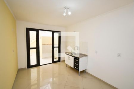 Sala/Cozinha de casa para alugar com 1 quarto, 50m² em Vila Nilo, São Paulo