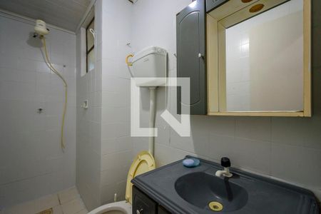 Banheiro de apartamento à venda com 1 quarto, 42m² em Cavalhada, Porto Alegre