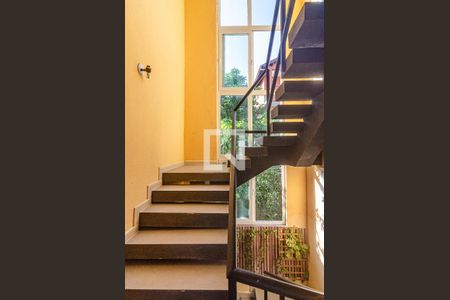 Escadaria  de casa à venda com 4 quartos, 300m² em Teresópolis, Porto Alegre