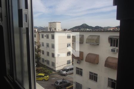 Vista de apartamento para alugar com 3 quartos, 58m² em Inhauma, Rio de Janeiro