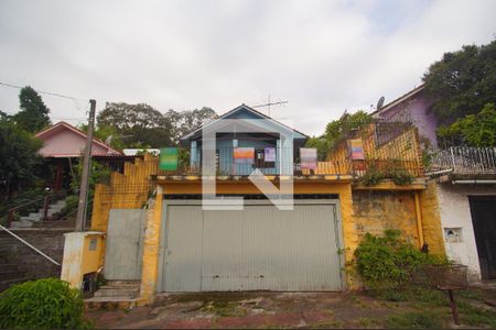 Casa à venda com 150m², 3 quartos e 2 vagas Casa à venda com 150m², 3 quartos e 2 vagasFachada