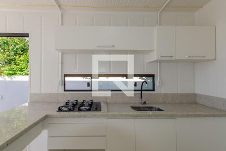 Cozinha de apartamento para alugar com 1 quarto, 30m² em Rio Tavares, Florianópolis